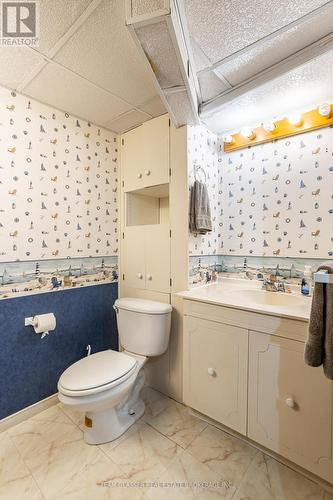 224 Atkinson Boulevard, London, ON - Indoor Photo Showing Bathroom