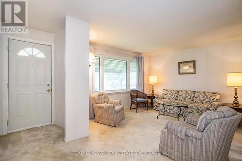 224 Atkinson Boulevard, London, ON - Indoor Photo Showing Living Room