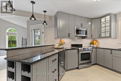 1233 Thornley Street, London, ON - Indoor Photo Showing Kitchen With Upgraded Kitchen