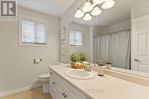 1233 Thornley Street, London, ON - Indoor Photo Showing Bathroom