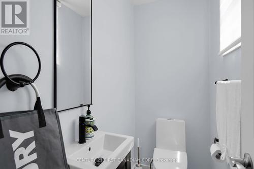 67 Roundhill Court, London, ON - Indoor Photo Showing Bathroom