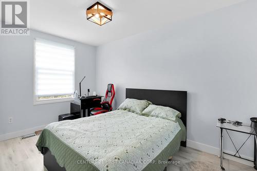 67 Roundhill Court, London, ON - Indoor Photo Showing Bedroom