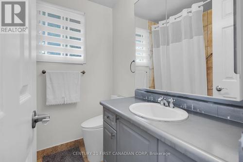 67 Roundhill Court, London, ON - Indoor Photo Showing Bathroom