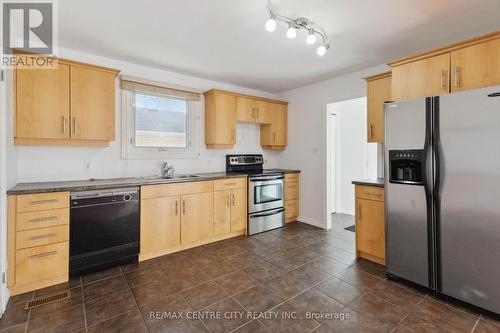 50 Stroud Crescent, London, ON - Indoor Photo Showing Kitchen With Double Sink