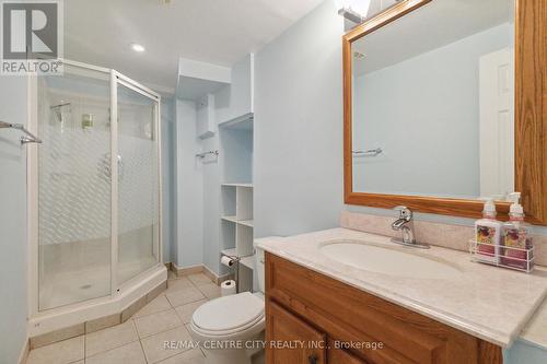 50 Stroud Crescent, London, ON - Indoor Photo Showing Bathroom