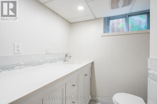267 East 12Th Street, Hamilton, ON - Indoor Photo Showing Bathroom