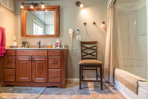 2465 Highway 3A, Nelson, BC - Indoor Photo Showing Bathroom