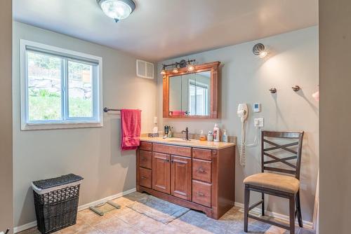 2465 Highway 3A, Nelson, BC - Indoor Photo Showing Bathroom