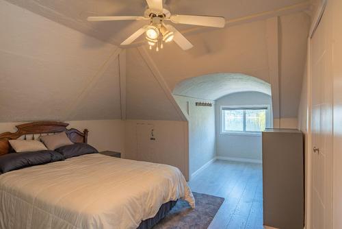 2465 Highway 3A, Nelson, BC - Indoor Photo Showing Bedroom