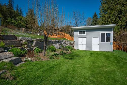 2465 Highway 3A, Nelson, BC - Outdoor