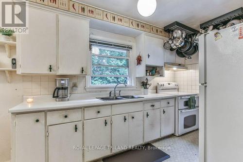 1511 Fremont Avenue, London, ON - Indoor Photo Showing Kitchen With Double Sink