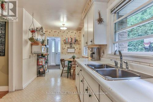 1511 Fremont Avenue, London, ON - Indoor Photo Showing Kitchen With Double Sink