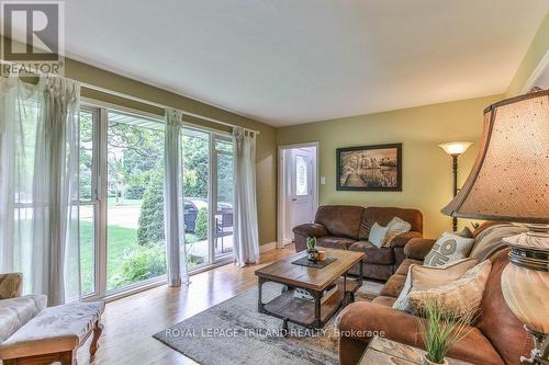 1511 Fremont Avenue, London, ON - Indoor Photo Showing Living Room