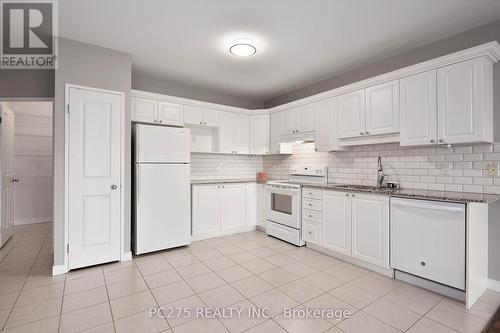 401 - 353 Commissioners Road W, London, ON - Indoor Photo Showing Kitchen