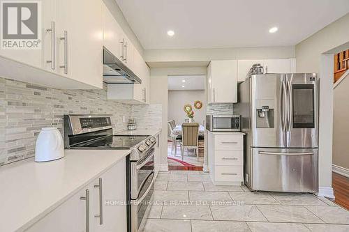 28 Meadow Bush Court, Brampton, ON - Indoor Photo Showing Kitchen