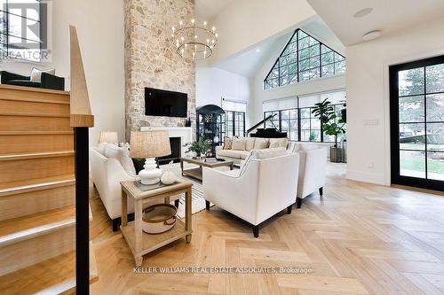 501 Rattray Park Drive, Mississauga, ON - Indoor Photo Showing Living Room With Fireplace