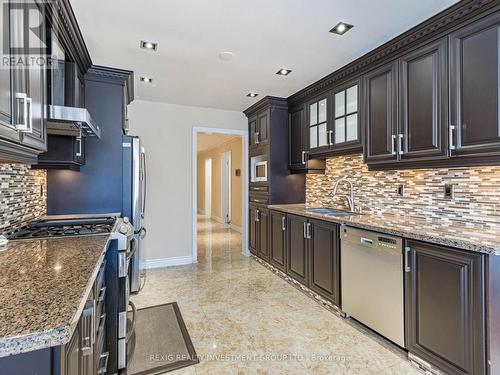2857 Termini Terrace, Mississauga, ON - Indoor Photo Showing Kitchen With Stainless Steel Kitchen With Upgraded Kitchen
