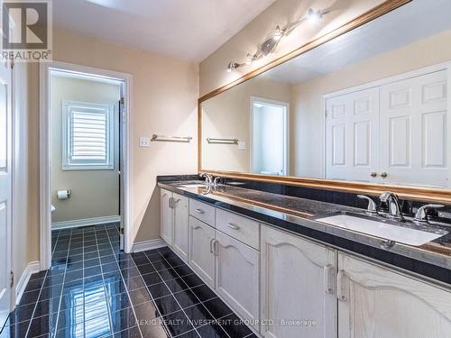 2857 Termini Terrace, Mississauga, ON - Indoor Photo Showing Bathroom
