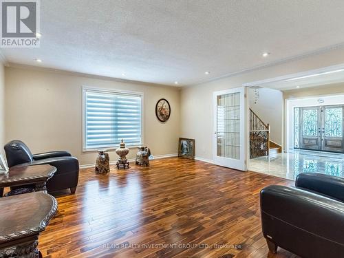 2857 Termini Terrace, Mississauga, ON - Indoor Photo Showing Living Room