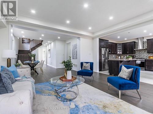 409 Edenbrook Hill Drive, Brampton, ON - Indoor Photo Showing Living Room