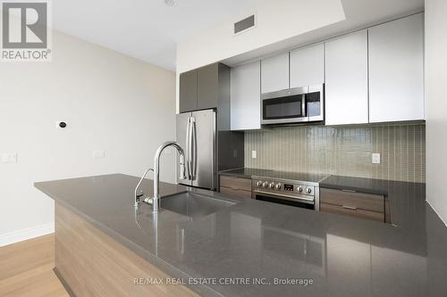 Lph3802 - 33 Shore Breeze Drive, Toronto, ON - Indoor Photo Showing Kitchen With Upgraded Kitchen