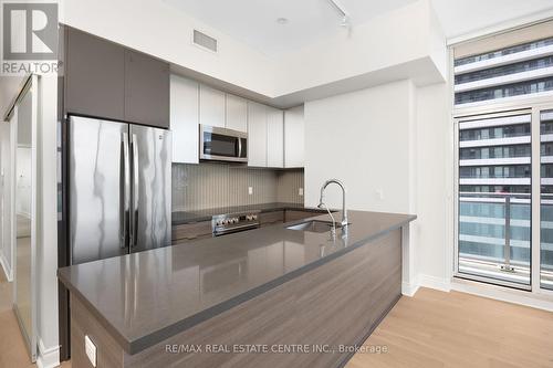 Lph3802 - 33 Shore Breeze Drive, Toronto, ON - Indoor Photo Showing Kitchen With Upgraded Kitchen