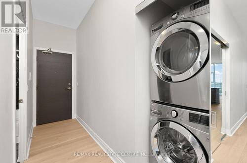 Lph3802 - 33 Shore Breeze Drive, Toronto, ON - Indoor Photo Showing Laundry Room