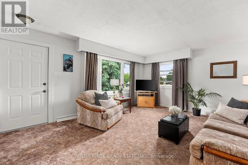 159 Murphy Road W, Essa, ON - Indoor Photo Showing Living Room