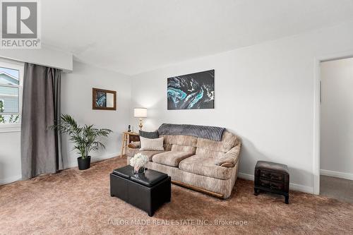 159 Murphy Road W, Essa, ON - Indoor Photo Showing Living Room