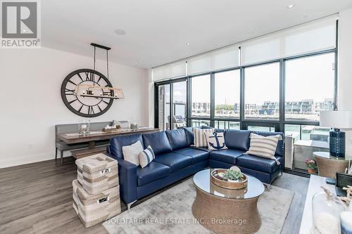 97 - 3771 Riva Avenue, Innisfil, ON - Indoor Photo Showing Living Room