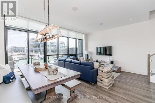 97 - 3771 Riva Avenue, Innisfil, ON - Indoor Photo Showing Living Room