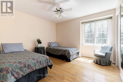 1527 Green Glade, Mississauga, ON - Indoor Photo Showing Bedroom