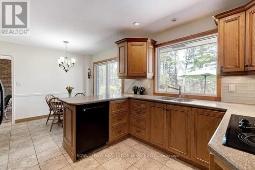 1527 Green Glade, Mississauga, ON - Indoor Photo Showing Kitchen With Double Sink