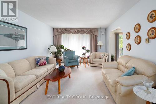 258 Floud'S Bridge Road, Quinte West, ON - Indoor Photo Showing Living Room