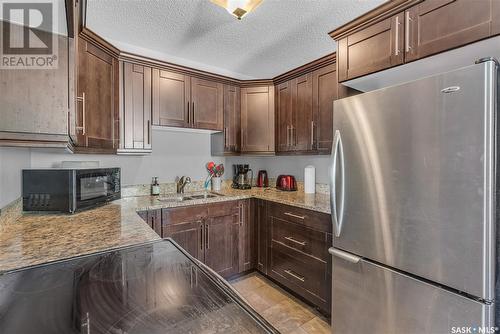 109 Stillwater Drive, Saskatoon, SK - Indoor Photo Showing Kitchen With Double Sink
