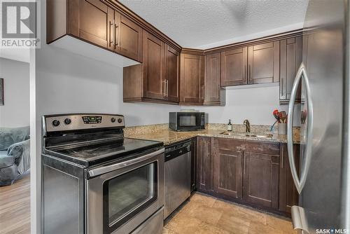 109 Stillwater Drive, Saskatoon, SK - Indoor Photo Showing Kitchen