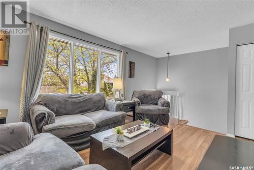 109 Stillwater Drive, Saskatoon, SK - Indoor Photo Showing Living Room