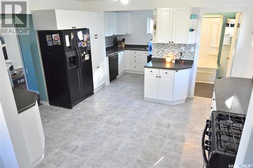 2 Chandler Crescent, Cymri Rm No. 36, SK - Indoor Photo Showing Kitchen