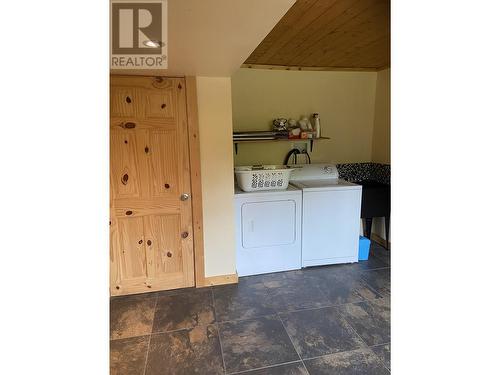 5565 Kleanza Drive, Terrace, BC - Indoor Photo Showing Laundry Room