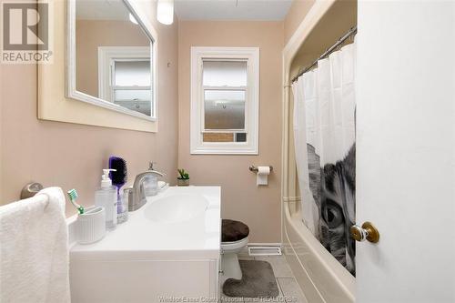 1829 Drouillard Road, Windsor, ON - Indoor Photo Showing Bathroom