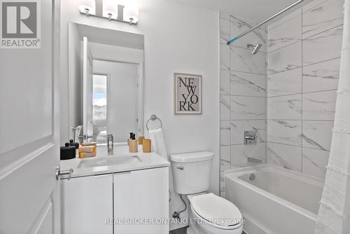 1803 - 22 Hughson Street N, Hamilton, ON - Indoor Photo Showing Bathroom