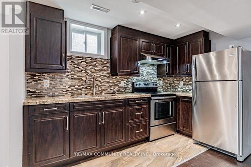 605 Matisse Place, Mississauga, ON - Indoor Photo Showing Kitchen