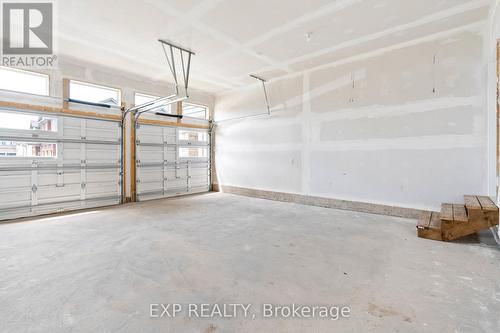 106 Shoreview Drive, Welland, ON - Indoor Photo Showing Garage