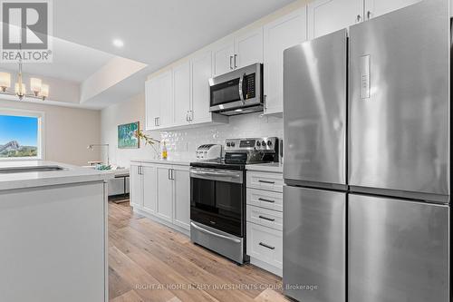 501 - 4514 Ontario Street, Lincoln, ON - Indoor Photo Showing Kitchen With Upgraded Kitchen