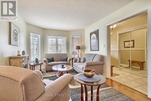 9 Silverstone Crescent, Georgina (Keswick South), ON - Indoor Photo Showing Living Room