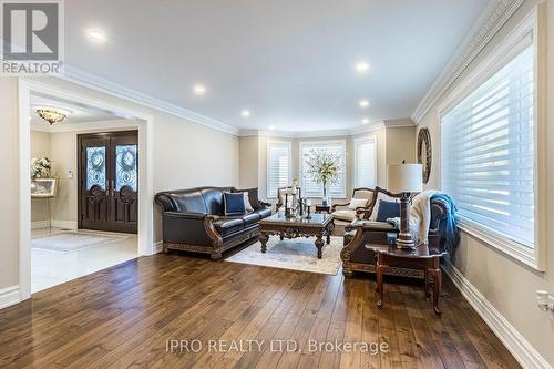 23 Glenbrook Boulevard, Brampton, ON - Indoor Photo Showing Living Room