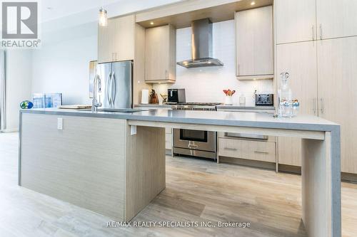 264 Vellwood Common, Oakville (Bronte West), ON - Indoor Photo Showing Kitchen With Upgraded Kitchen