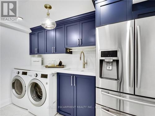 7096 Baskerville Run, Mississauga, ON - Indoor Photo Showing Laundry Room