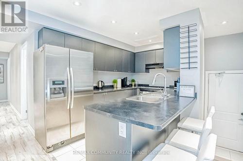 40 - 2500 Hill Rise Court, Oshawa, ON - Indoor Photo Showing Kitchen With Double Sink With Upgraded Kitchen