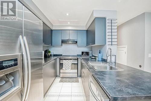 40 - 2500 Hill Rise Court, Oshawa, ON - Indoor Photo Showing Kitchen With Double Sink With Upgraded Kitchen